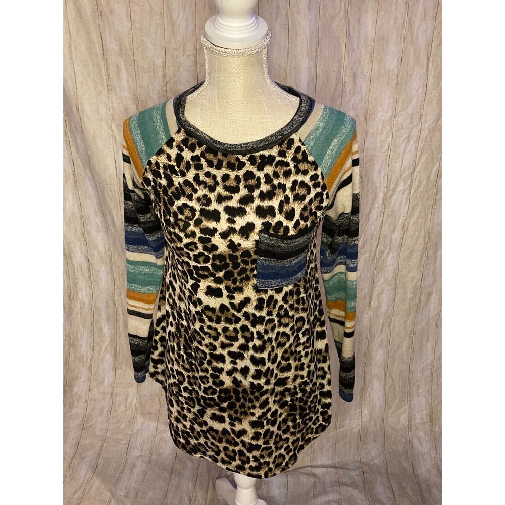 Women's Cheetah print boutique long sleeve top